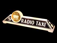 Carteles y letreros moldeados para taxis.